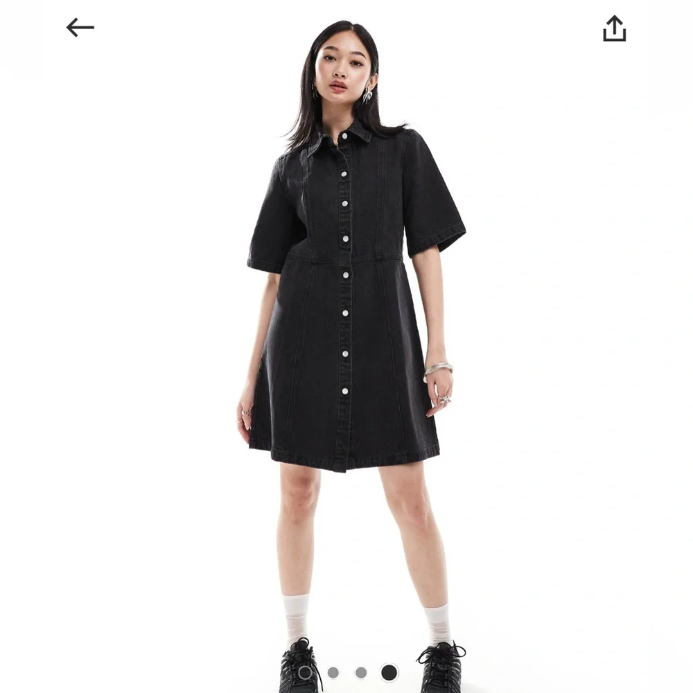 MONKI denim mini shirt dress in washed black • SIZE 4 • BRAND NEW WITH TAGS - Picture 4 of 4